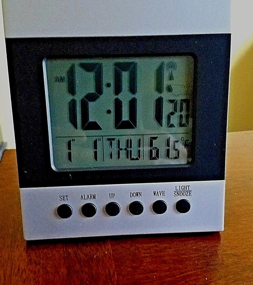 ATOMIC ALARM CLOCK MODEL NUMBER T-4650