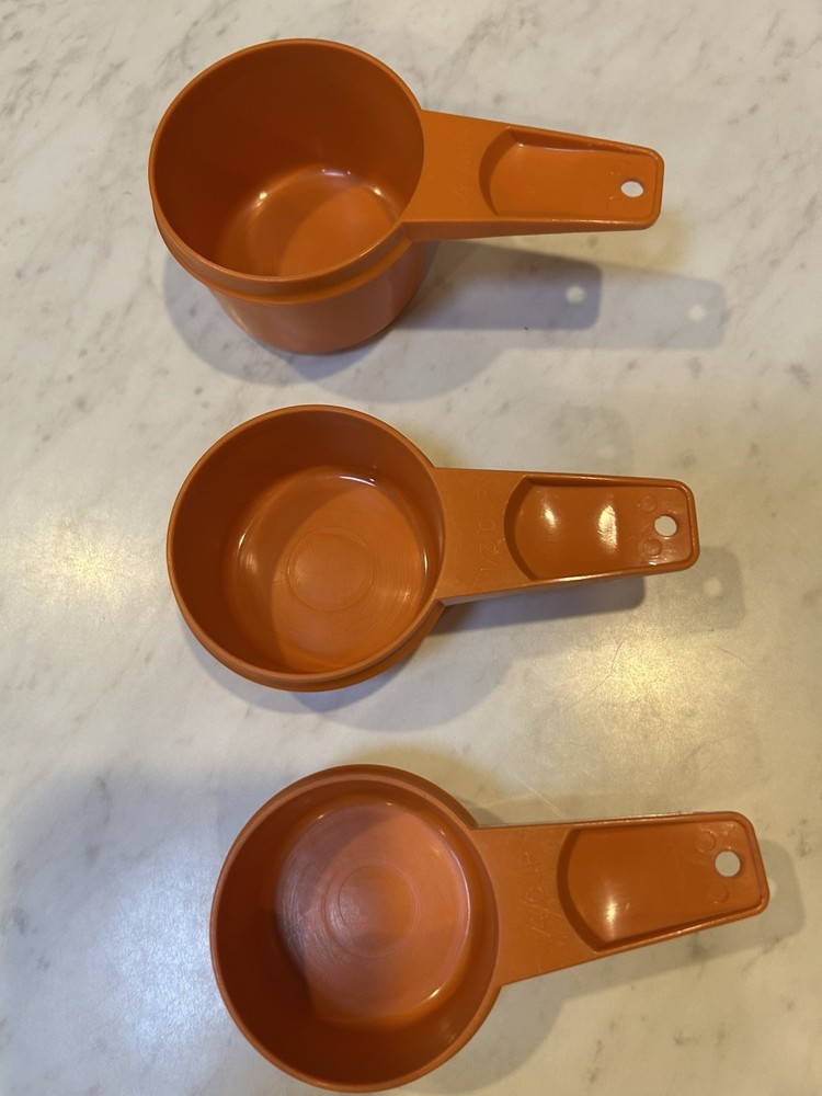 VINTAGE TUPPERWARE OrangeMEASURING CUPS & Spoons