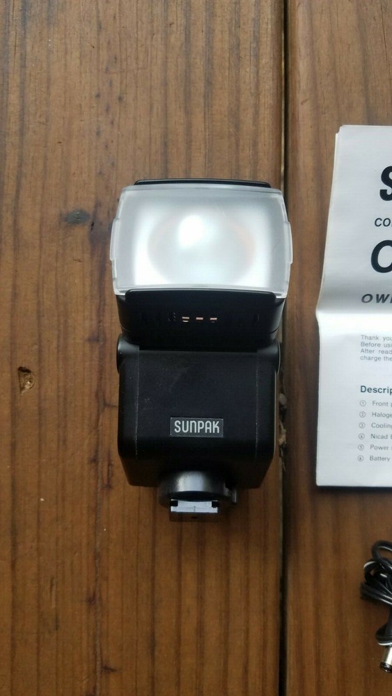 Sunpak CV-200 Compact Video Light With Charger & Owners Manual