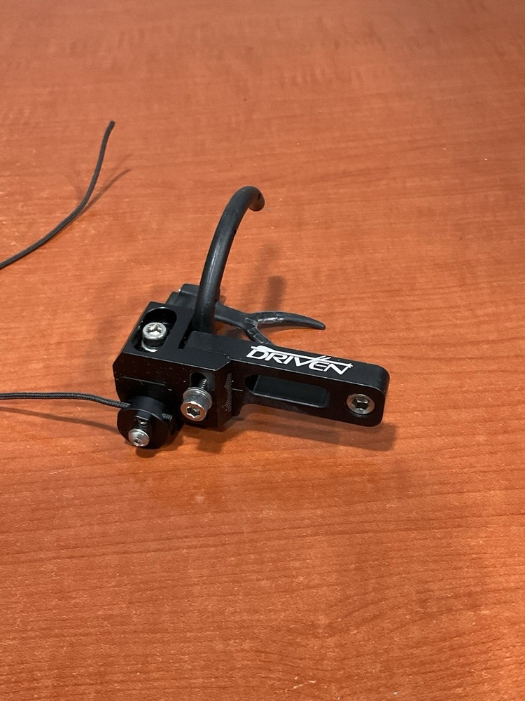 AAE Driven Drop Away Containment Arrow Rest Black RH Cable Driven Standard Mount
