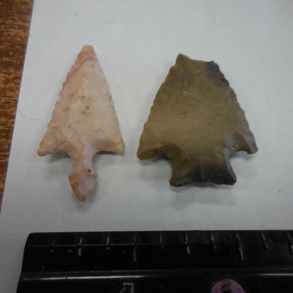 TWO SMALL POINTS -CLASSIC FORM AND FLAKING