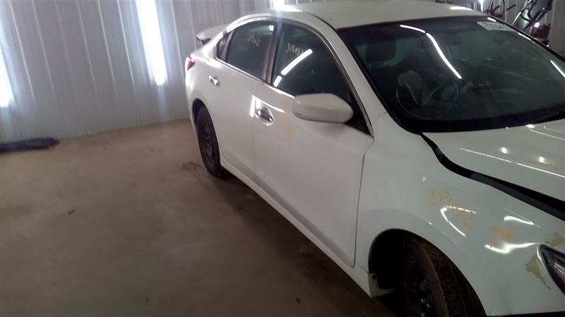 ALTIMA 2016 High Mounted Stop Light 1044314241