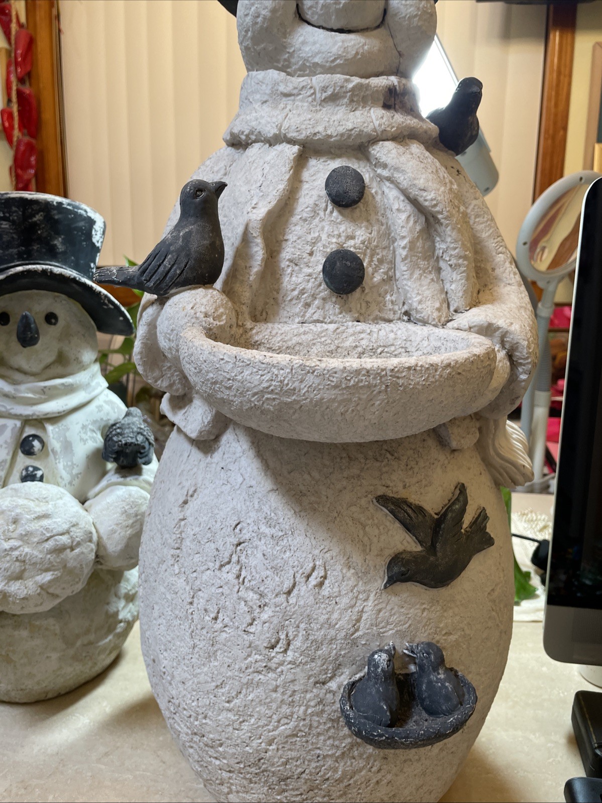 Christmas Snowman Bird Feeders Black Birds Fiberglass Mix Materials Beautiful 2