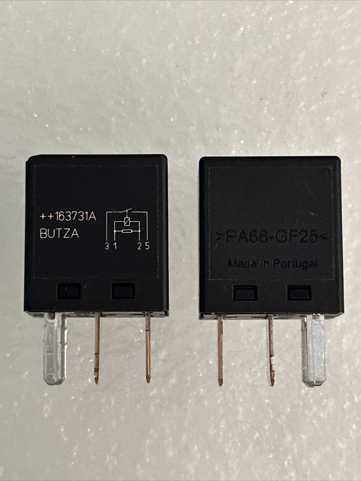 2x Ford FoMoCo HI PWR Black Relays HU5T-14B192-GA