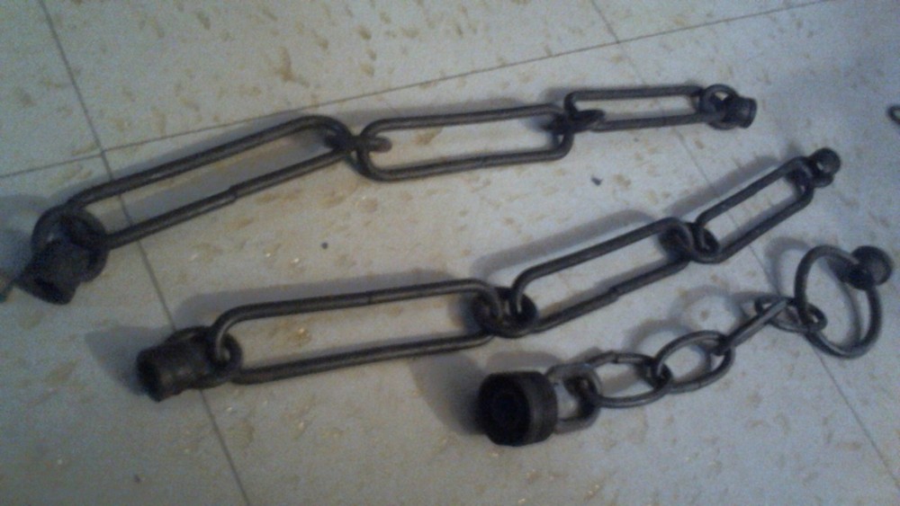 2 ANTIQUE IRON CHAIN WITH RING