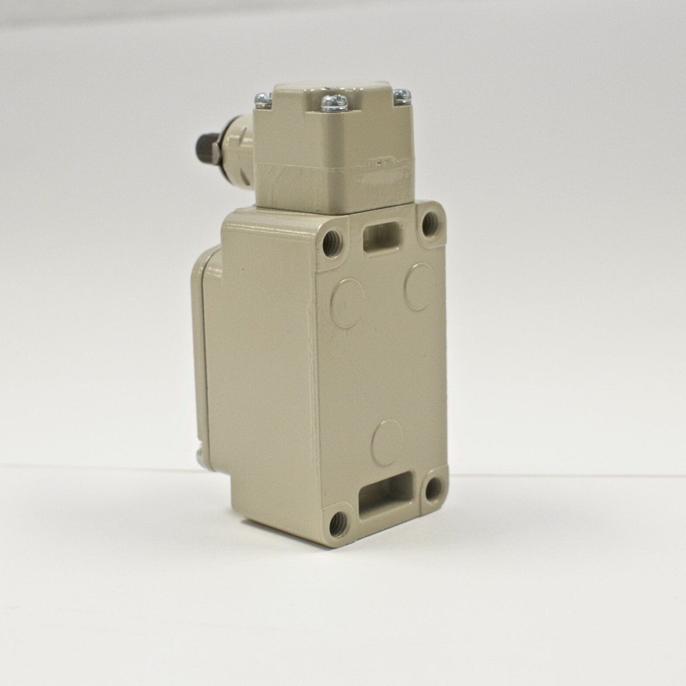 Azbil 1LS1-J limit switch, Roller Lever Type (Yamatake)