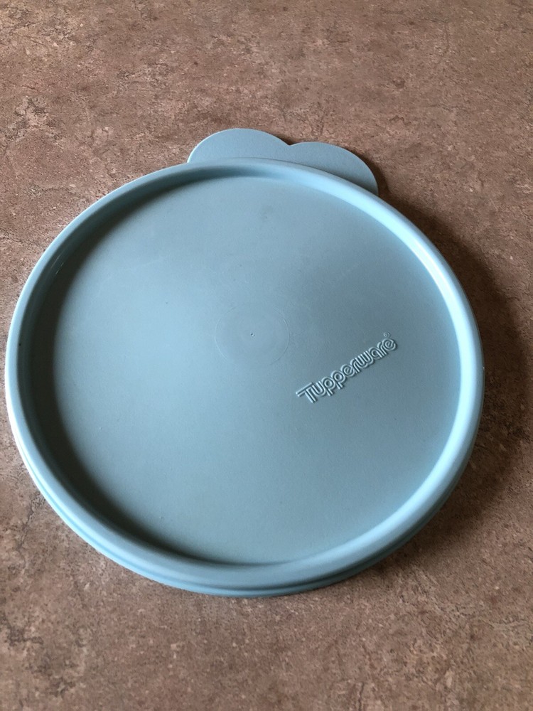 Tupperware Round Lid Light Blue EUC! #2541 "C"