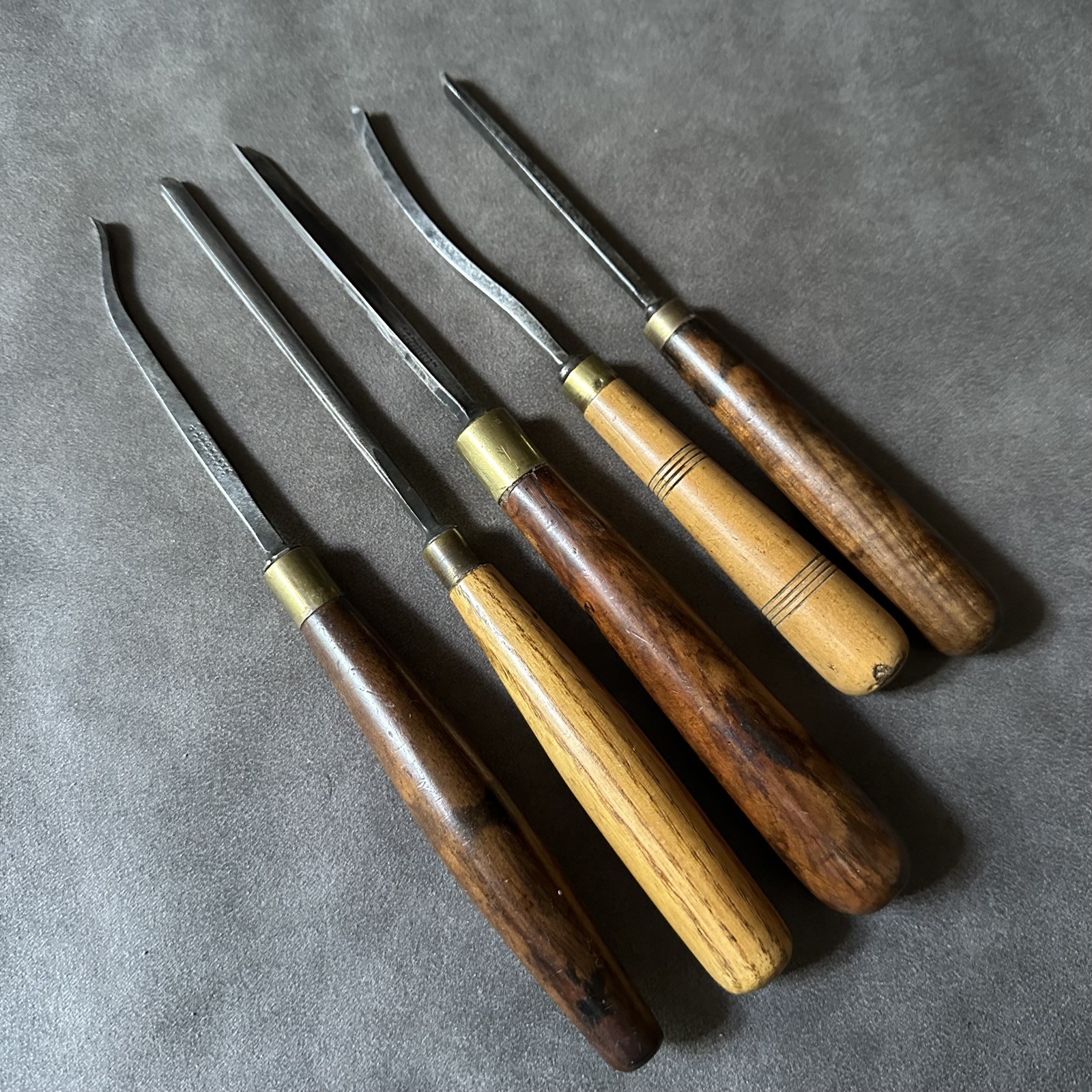 5x ASSORTED ANTIQUE GOUGE CARVING CHISELS INCLUDING J.HOWARTH & G.F PEARSON & CO