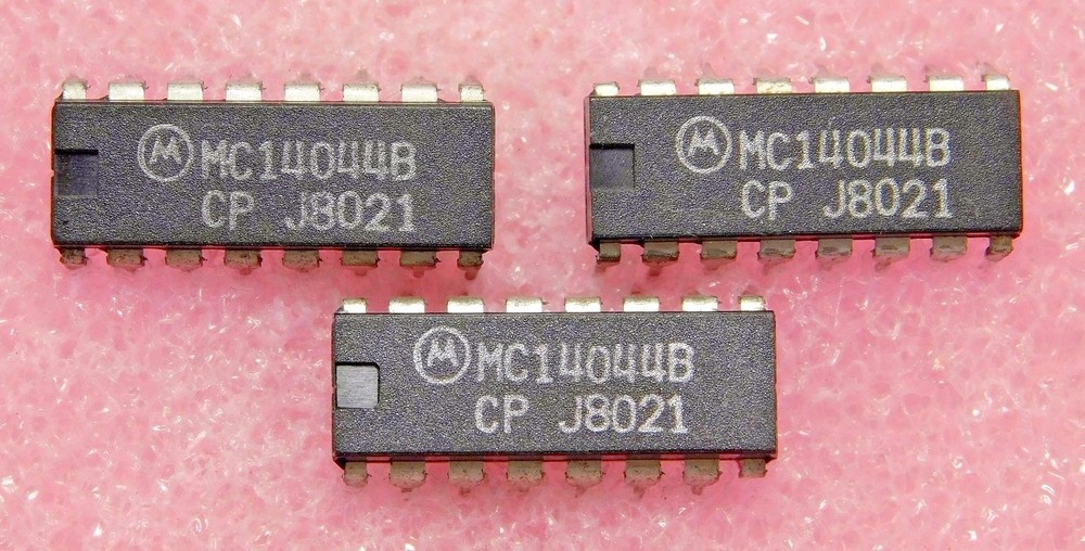 MC14040BCP / IC / DIP / 2 PIECES / QZTY