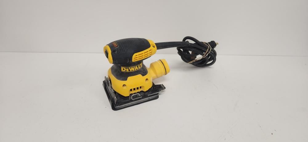 DEWALT DWE6411 (P04022172)