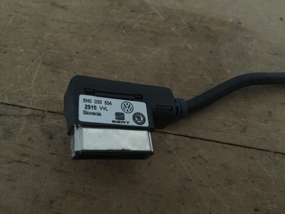 VW Audi Iphone Ipad OEM Adapter 5N0035554