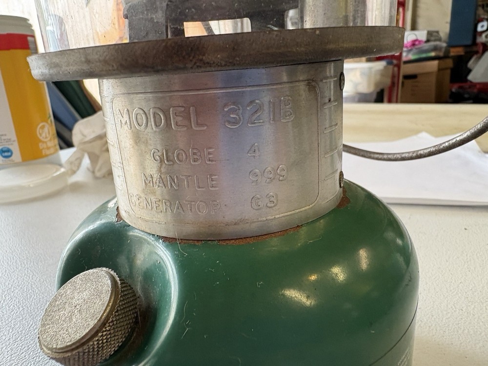 Coleman Model 321 B Easi-lite Made In Canada 1981