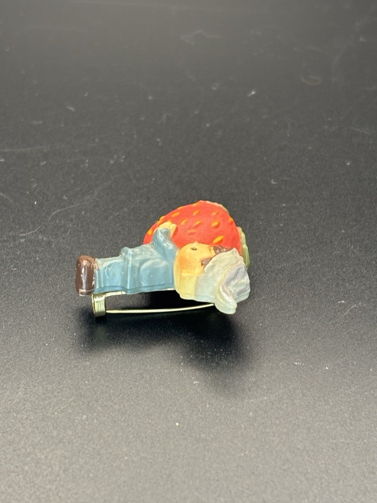 HALLMARK Decorative LAPEL PIN Brooch 1970's "PIXIE Holding Strawberry" Button