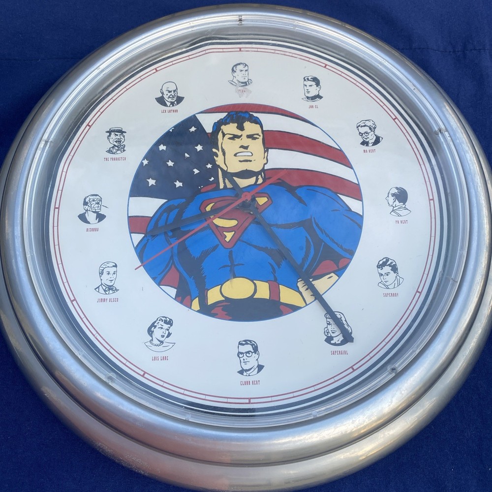 Superman DC comics 1993 12 1/2”clock with characters