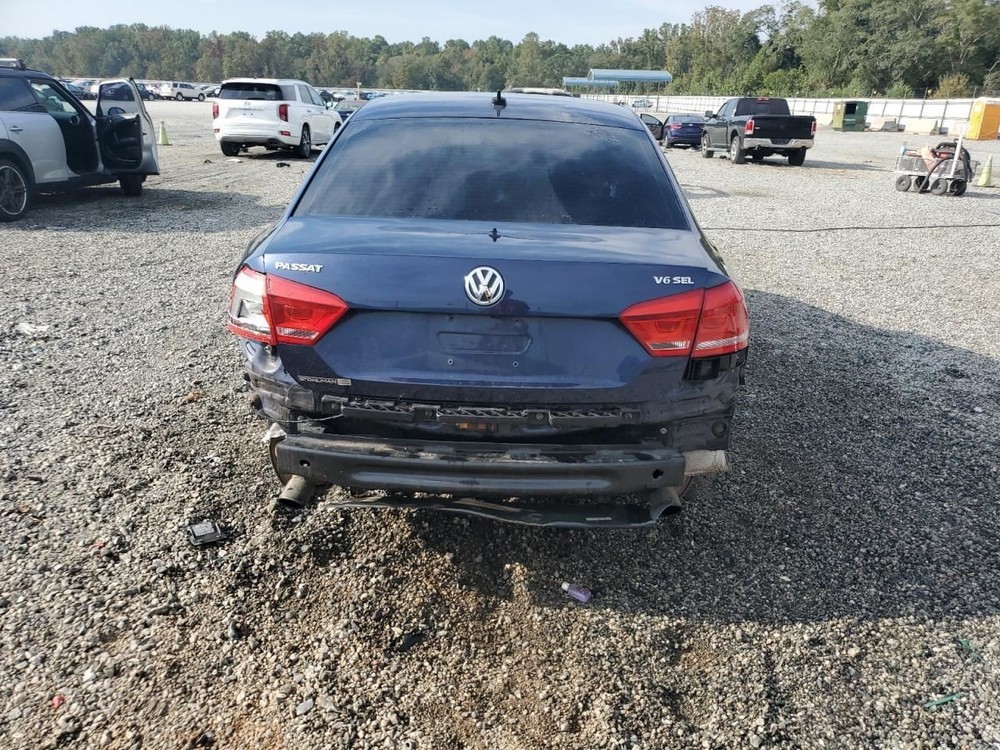 PASSAT 2015 Glove Box 4890396