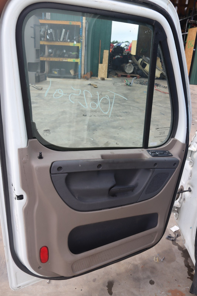 2008-2018 FREIGHTLINER CASCADIA 125 FRONT LEFT DRIVER SIDE DOOR SHELL PANEL OEM