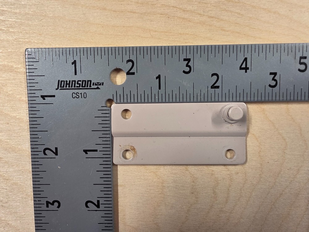 Truth dyad stud bracket for casement window operator right / Hand