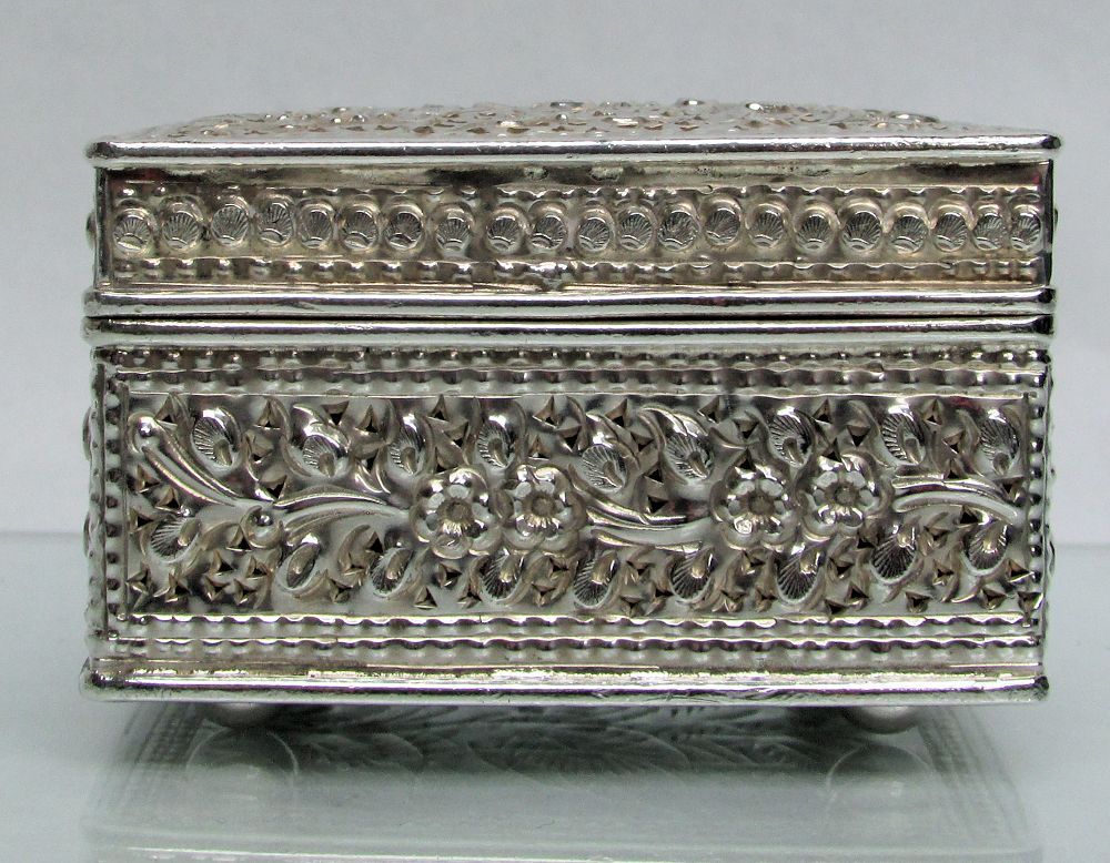 NICE VINTAGE STERLING SILVER SPICE BOX