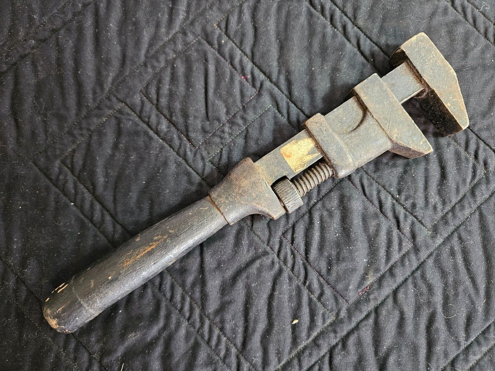 Antique Tools: Monkey Pipe Wrench ~ Wooden Handle ~ 12"