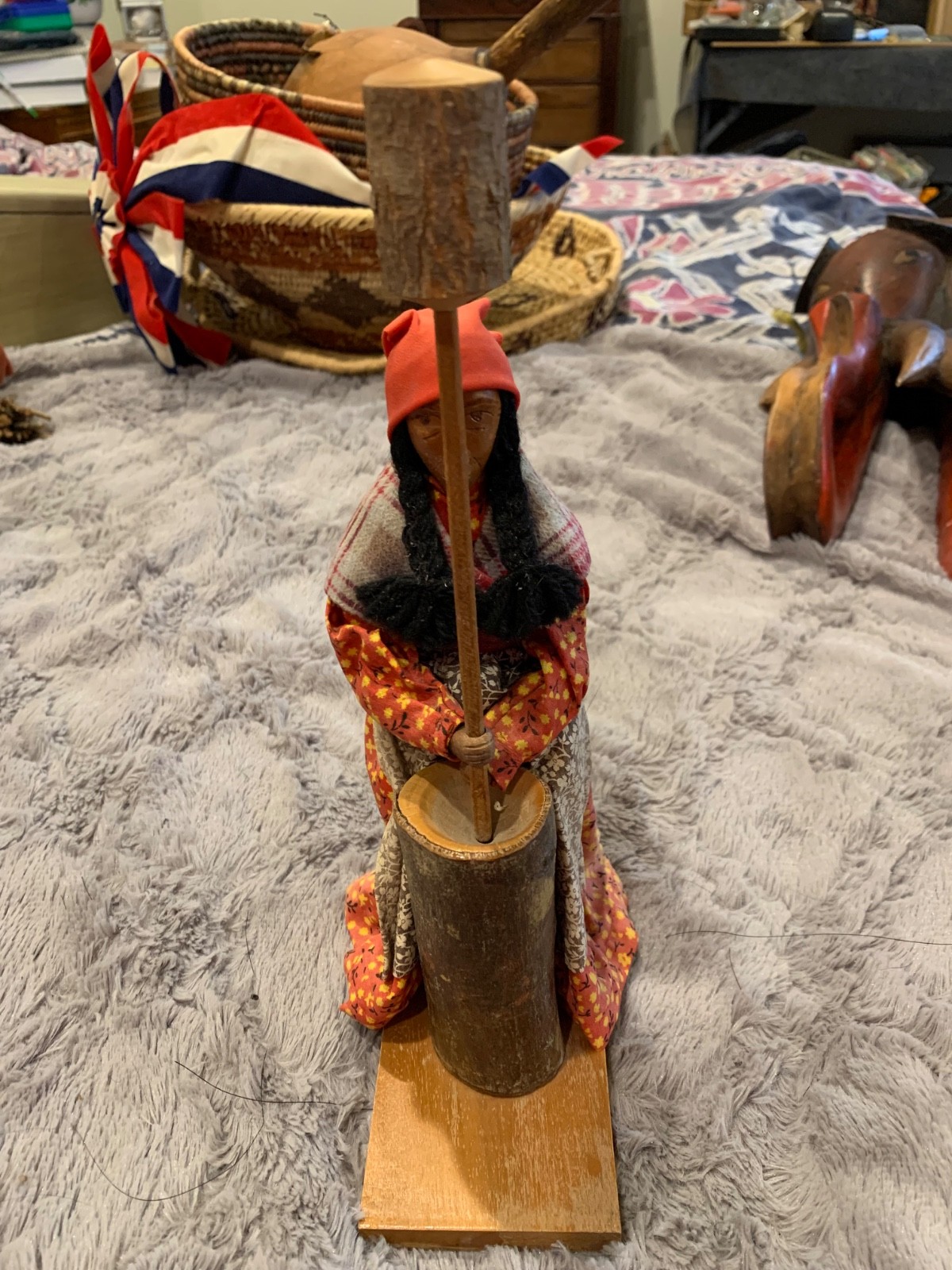 Berdina and Richard Crowe folk art Woman and baby mortar and pestle Cherokee