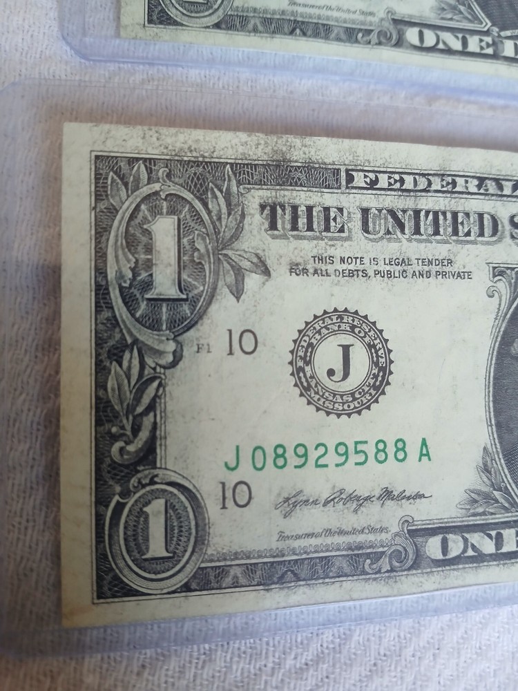 2021 X2 $1 Dollar Bills Ink Smear Errors From The Same Strap.