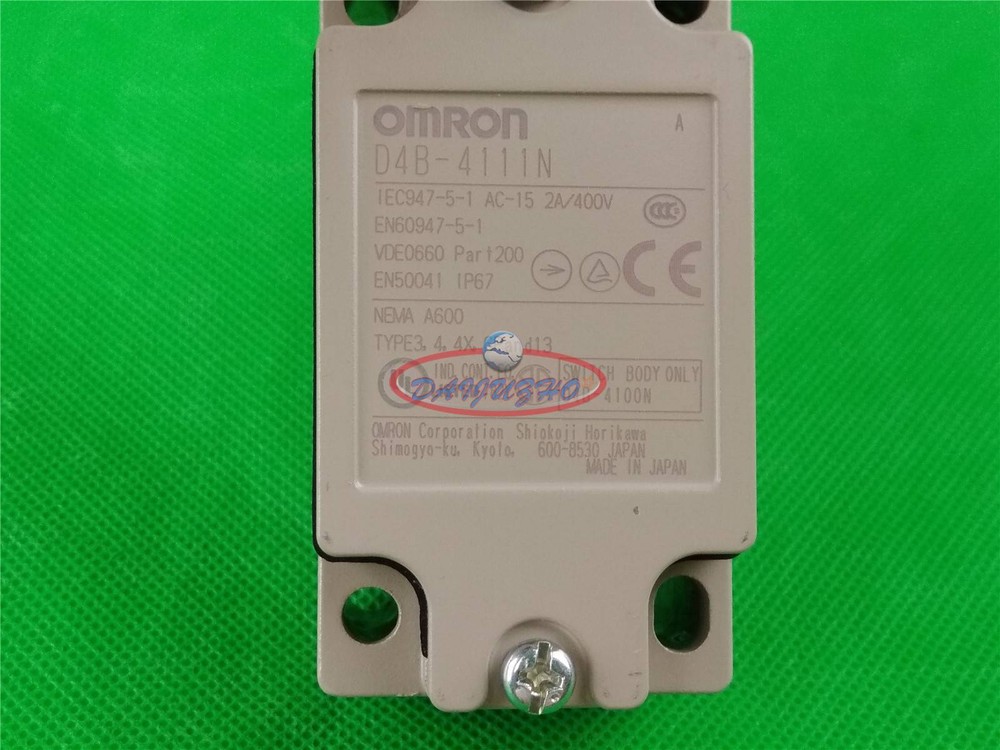 1PC New D4B-4111N Omron Limit Switch D4B4111N