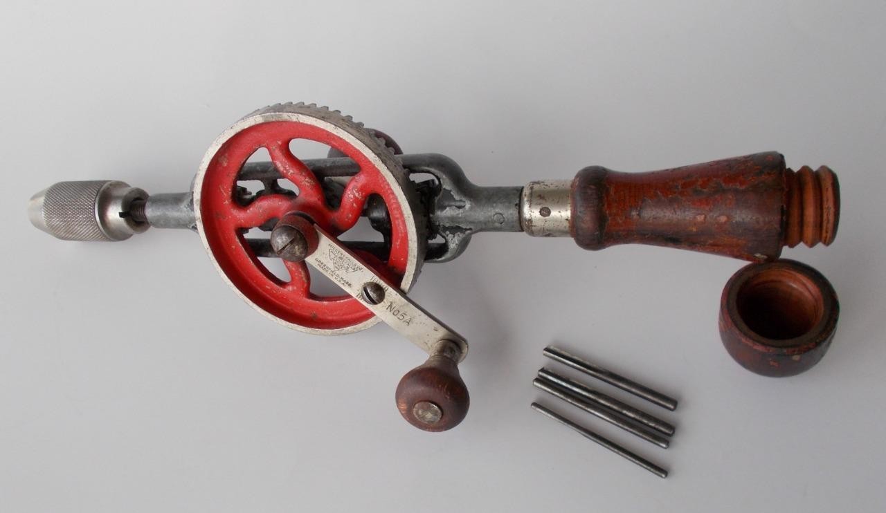 Vintage Millers Falls No 5A Eggbeater Hand Drill w/Bit Storage & Bits