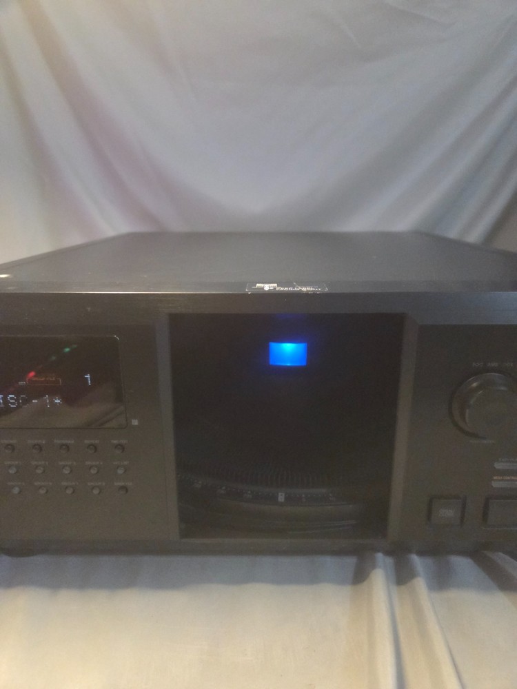 Sony CDP-CX300 Mega Storage 300 Disc CD Player Powers On, Turns