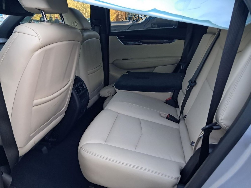 XT5 2019 Glove Box 4901593