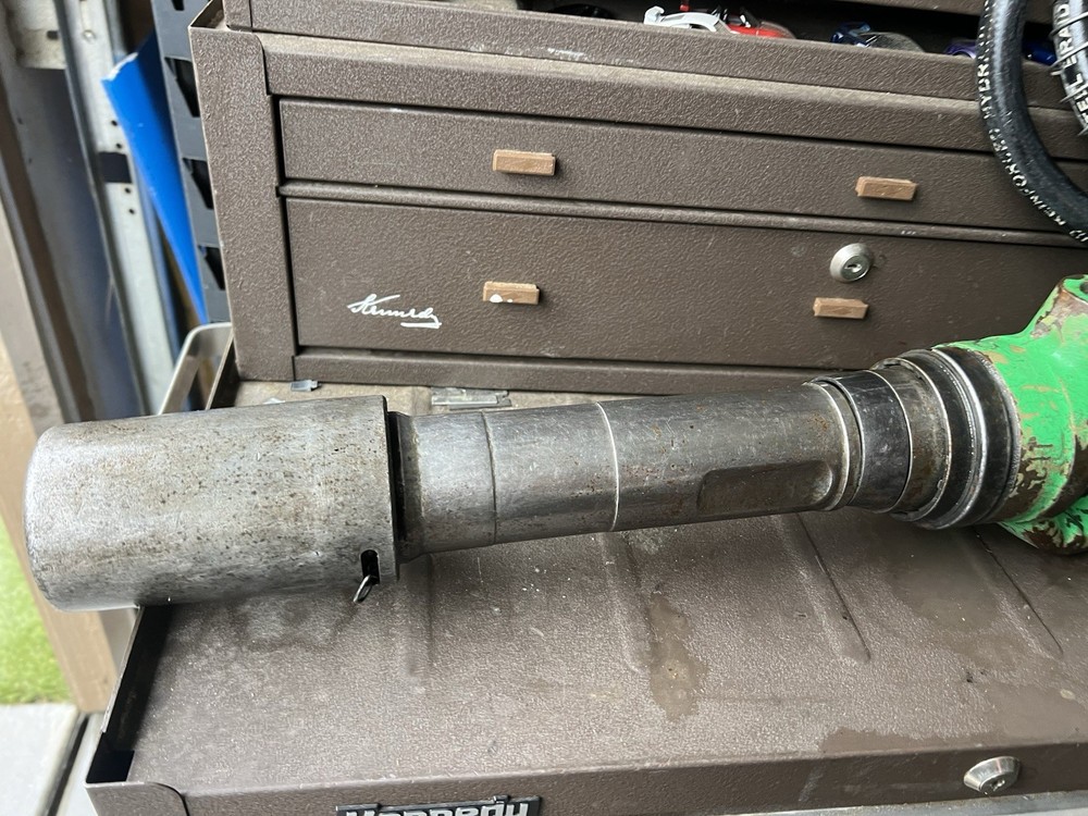 APT 133 PNEUMATIC DEMOLITION BREAKER