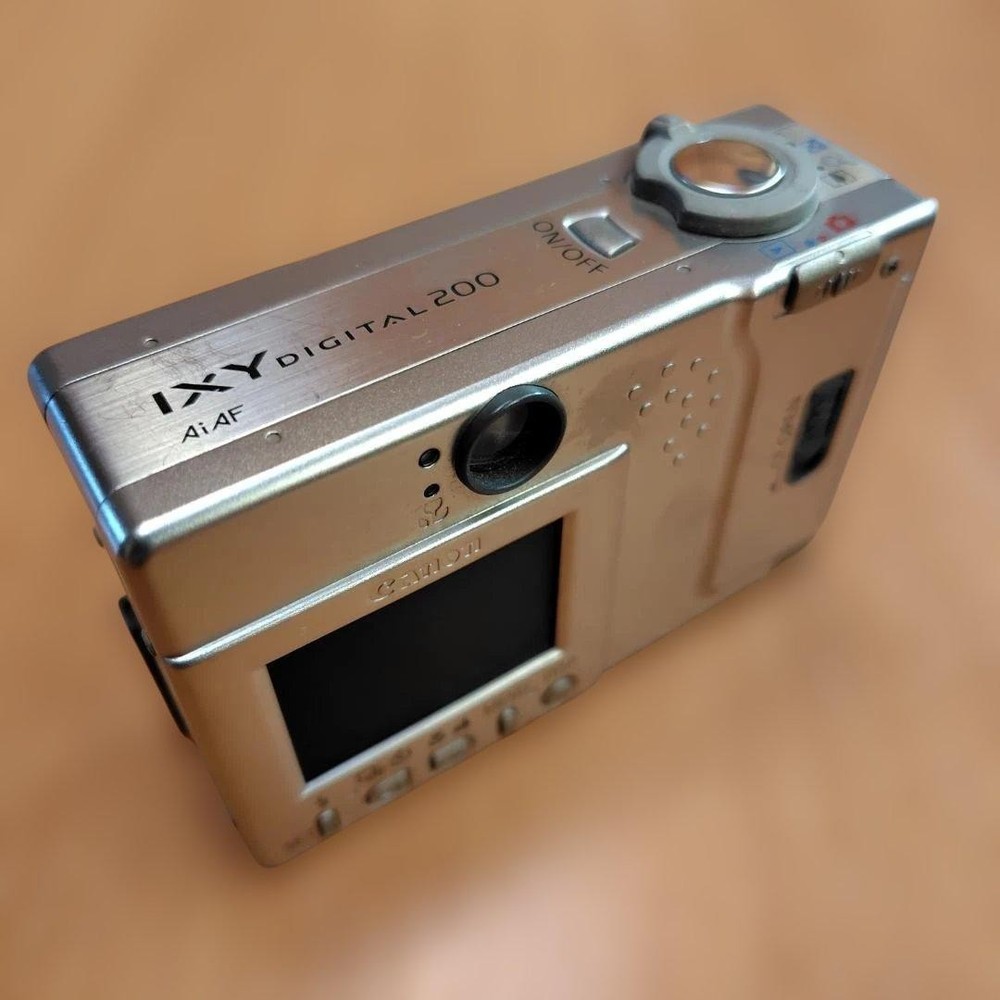 Canon IXY DIGITAL 200 Compact Digital Camera 2.11MP CCD Tested Functionality