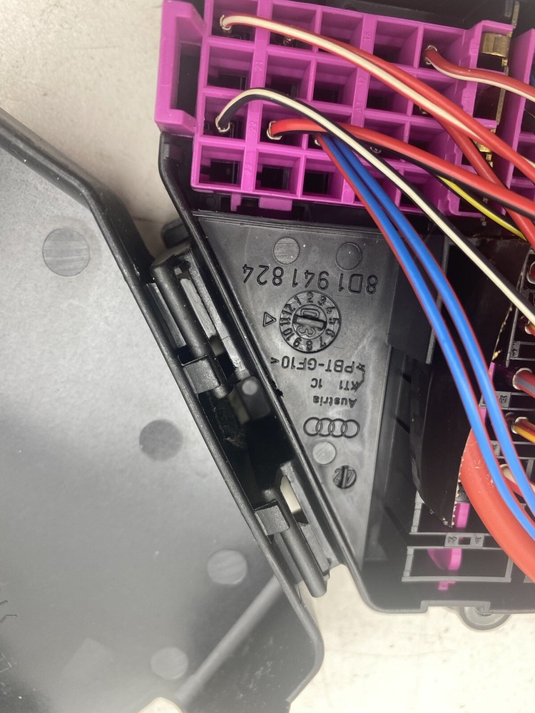 2004-2006 Audi A8L Fuse Box OEM.