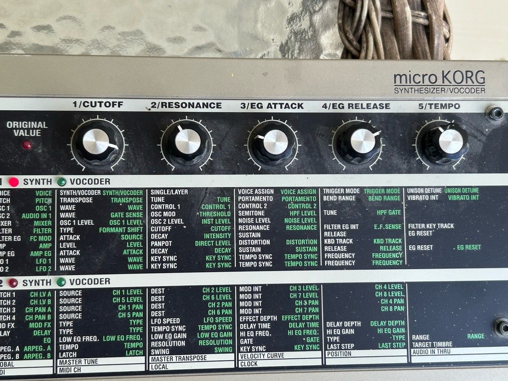 KORG microKORG 37-Key Synthesizer Vocoder ***Working***