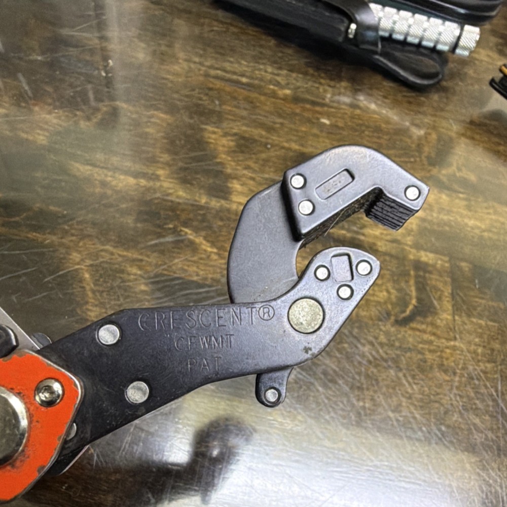 Crescent CFWMT Electrical Cable Cutter & Stripper 3/8"-5/8" Red