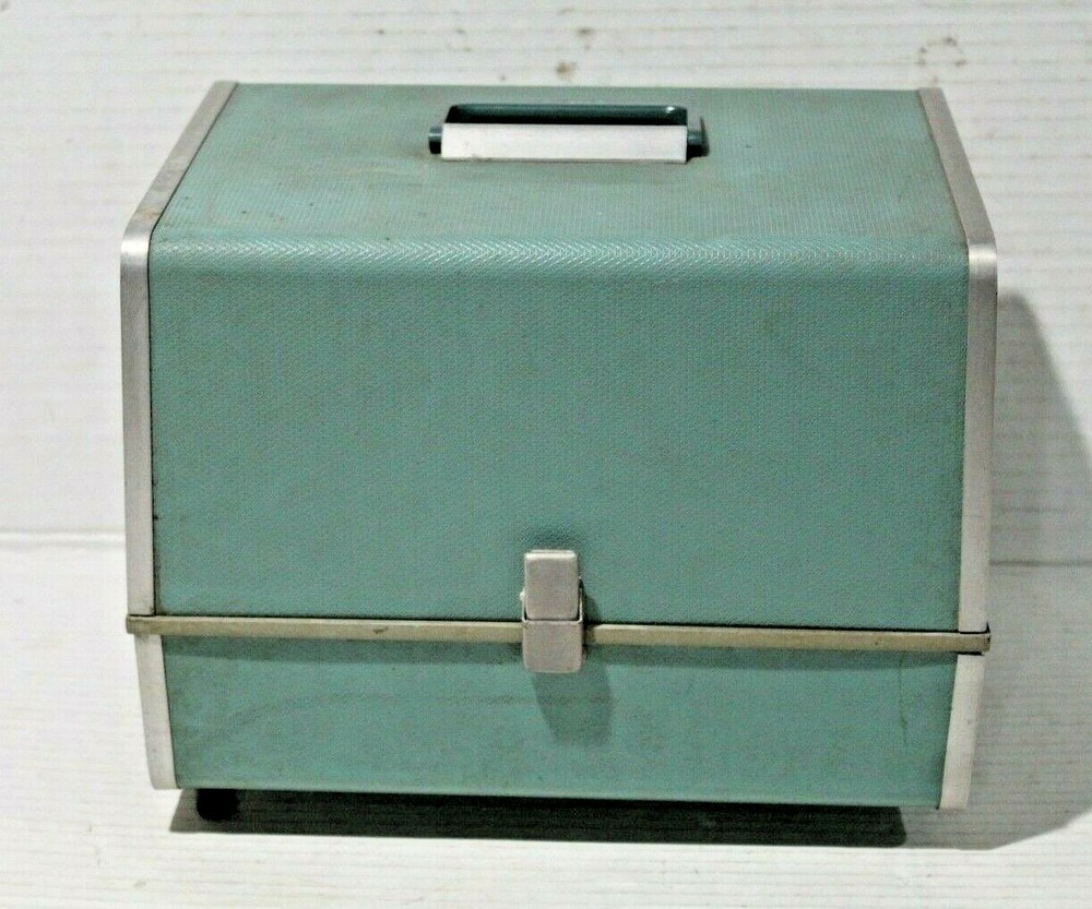 Vtg Argus 500 Automatic Model 58 Projector in case. (Leg does not lock) Tested