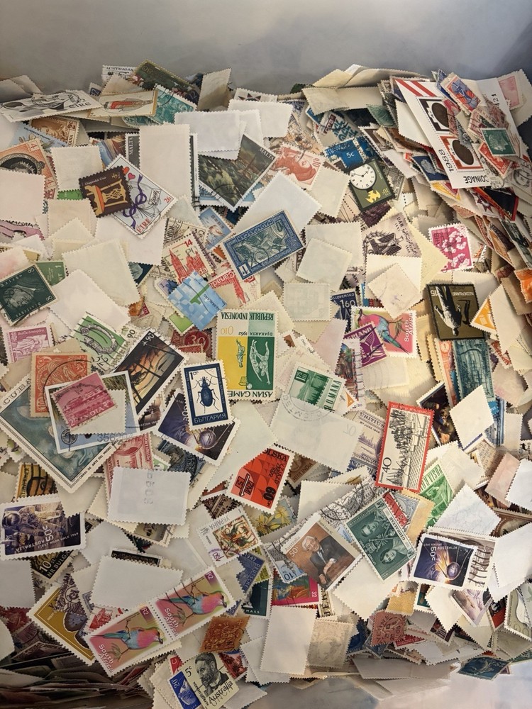 5000 World Stamps Off Paper Mixture In Box For Sorting