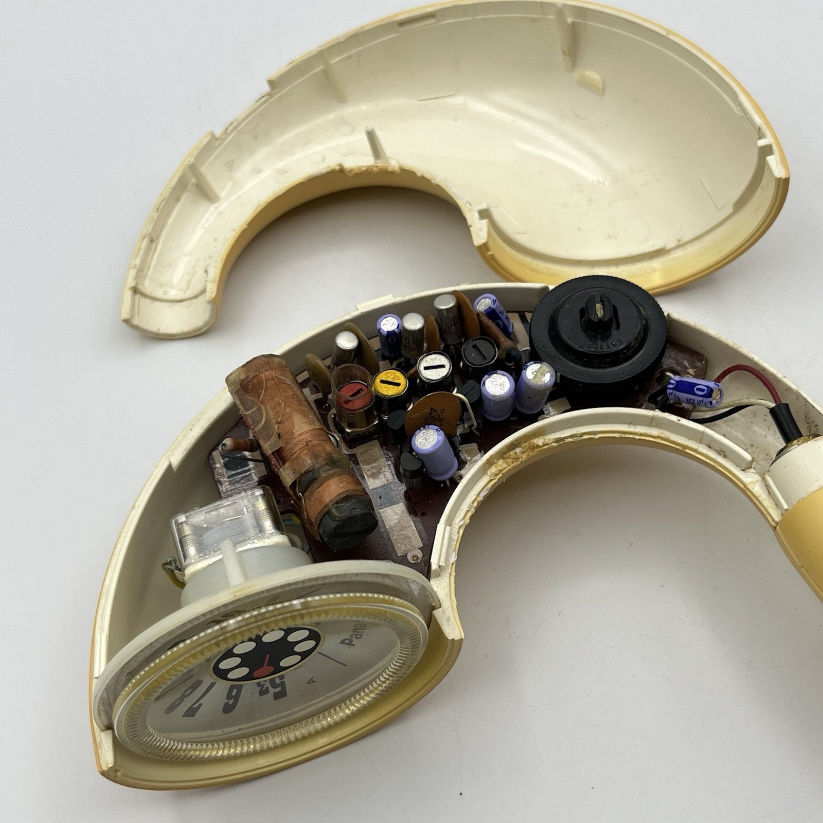 1972 Panasonic Toot-A-Loop AM Wrist Radio - R-72 - Cream (White?) - Works