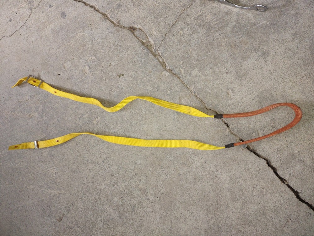 Yellow nylon single rein with rubber grip