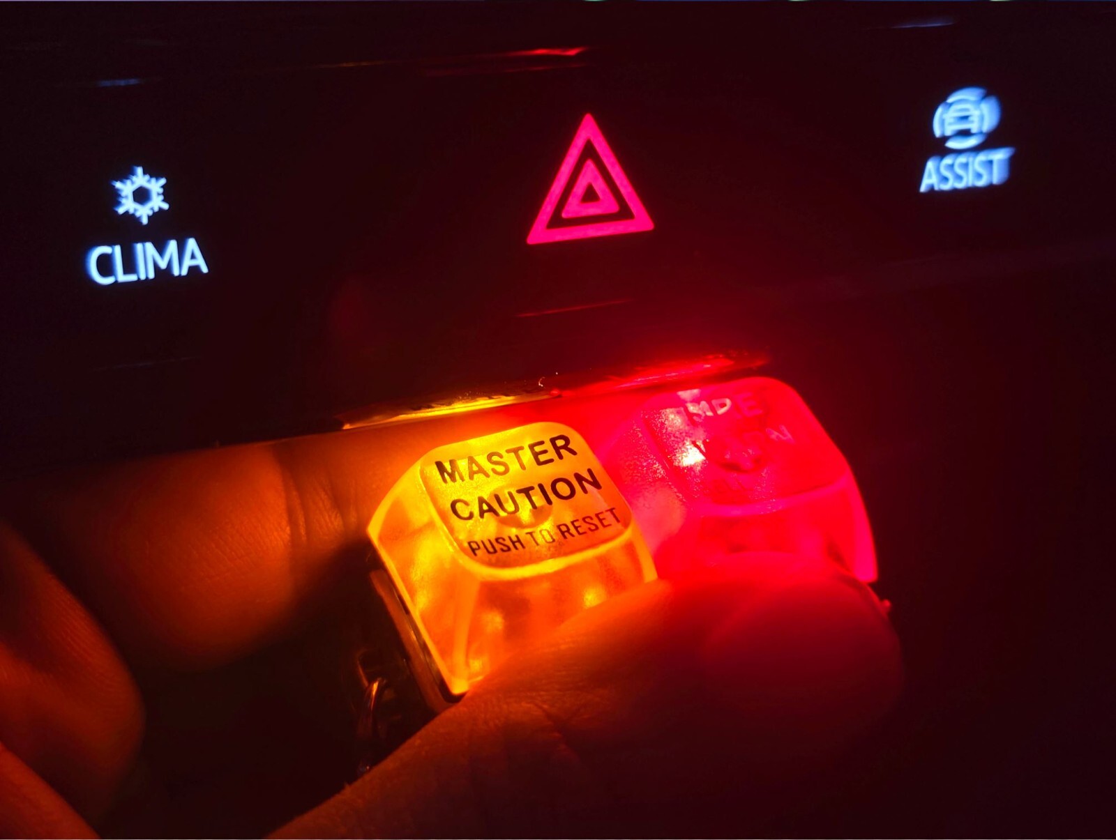 Boeing 737 Master-Caution Warning Light Keychain (One Unit)