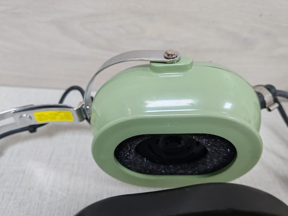 David Clark H9910 Headset-Mic Shield 41031G-01-missing headpad