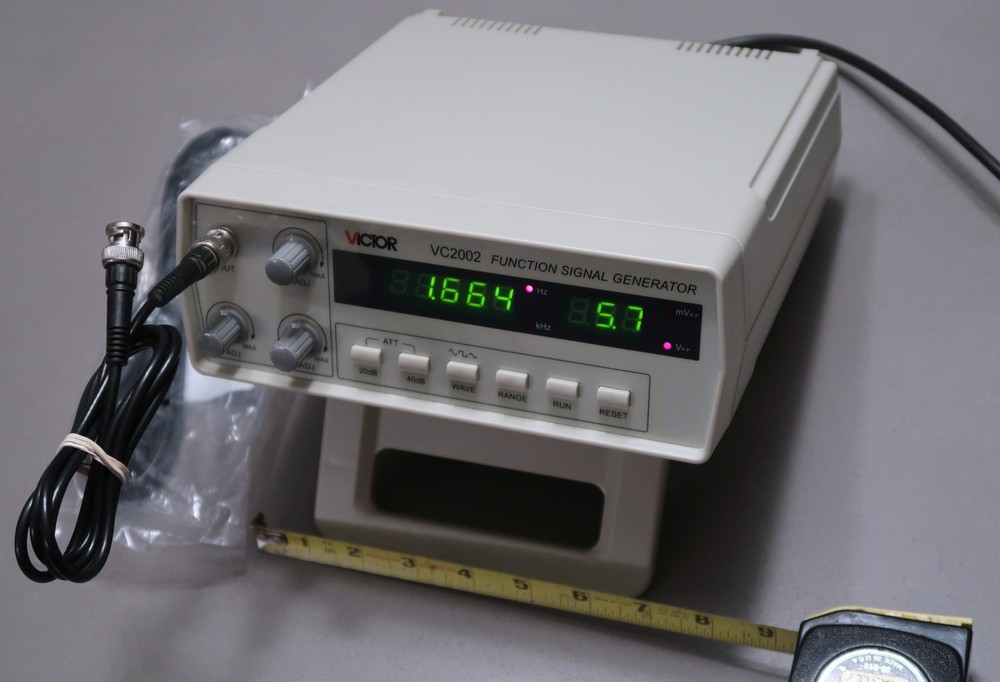 YITENSEN VC2002 Function Signal Generator 8 digit LED display Frequency Voltage