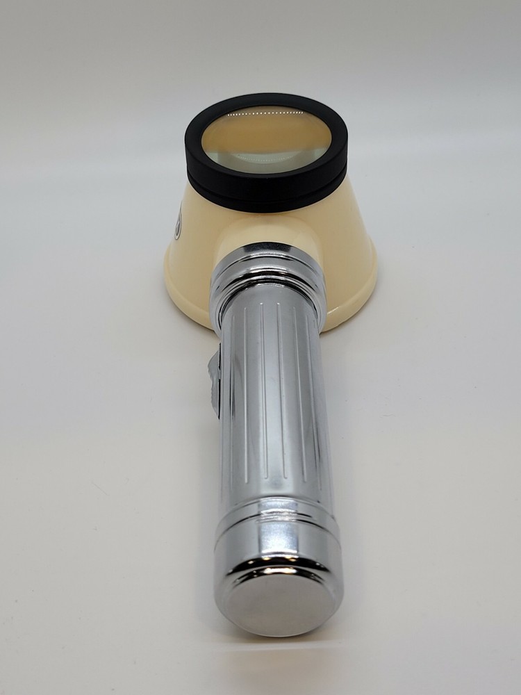 Alcron Illuminated Magnifier
