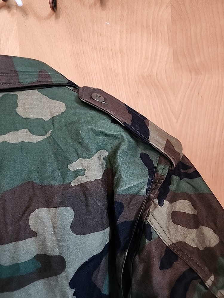 MILITARY ISSUE COLD WEATHER FIELD COAT in CAMOUFLAGE PATTERN~Medium Regular~ EUC