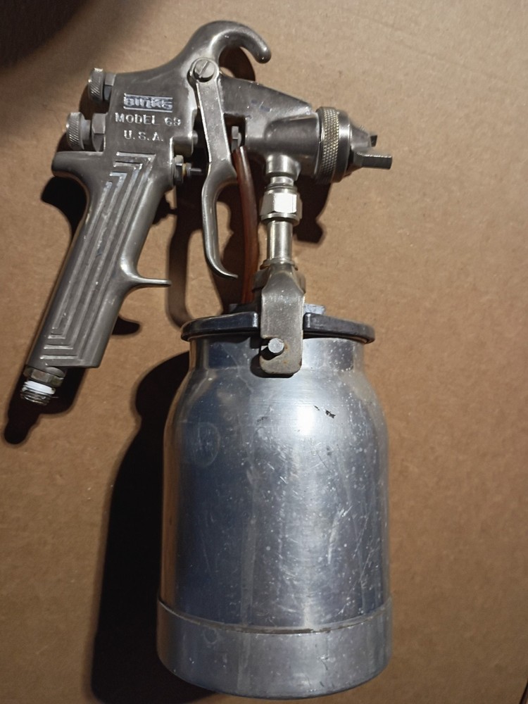 Binks Model 69 Spray Gun with 1 Quart Cup