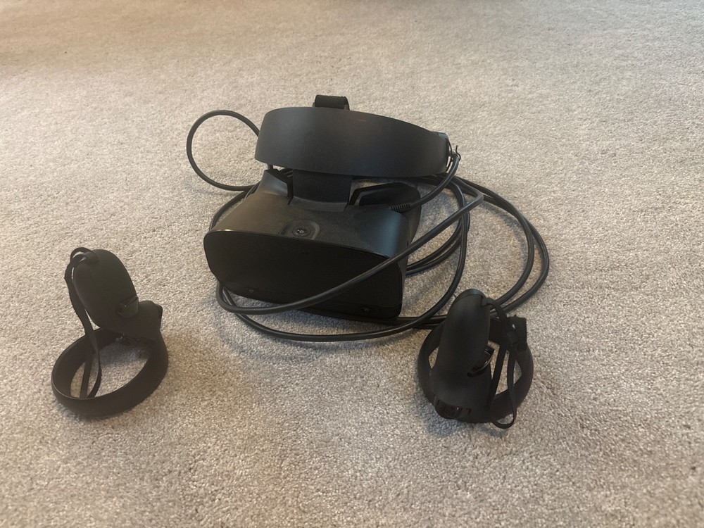 Oculus Rift S PC-Powered VR Gaming Headset with Controllers