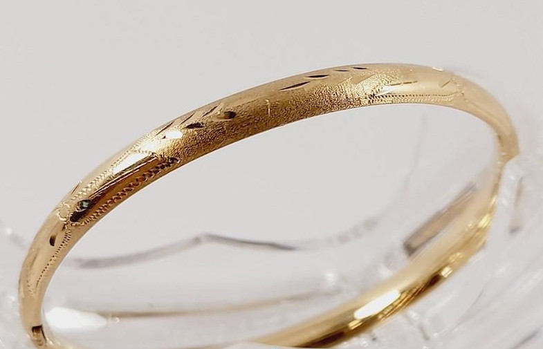 5.5" Vintage R&D 14K Yellow Gold Engraved Hinged Childs Bracelet 4.4g