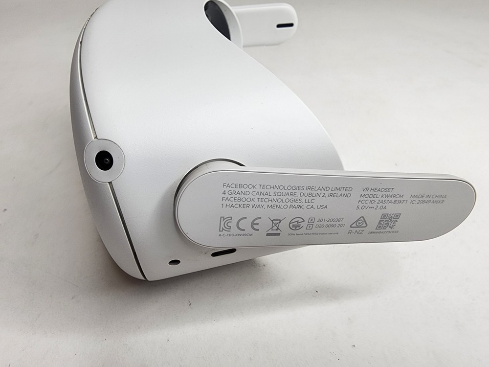 Meta Oculus Quest 2 Standalone VR Headset Only *Won't Pair*