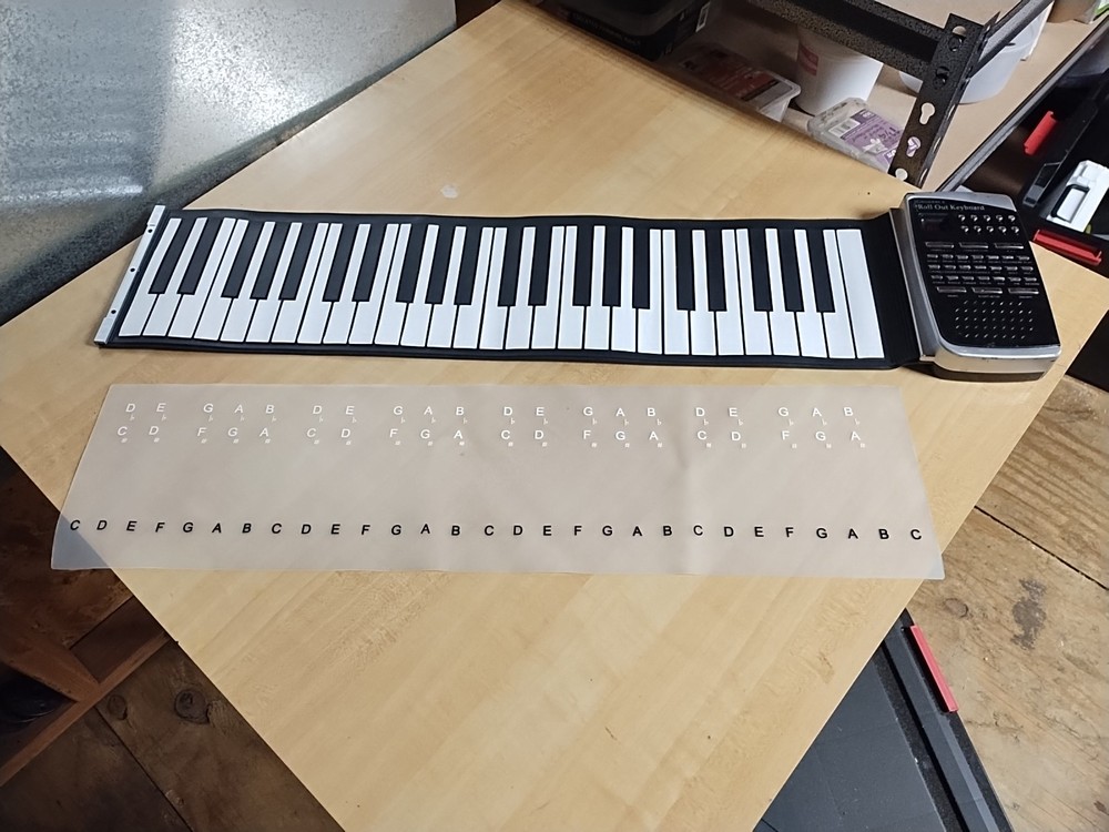 GIOVANNI Roll out electric piano / keyboard