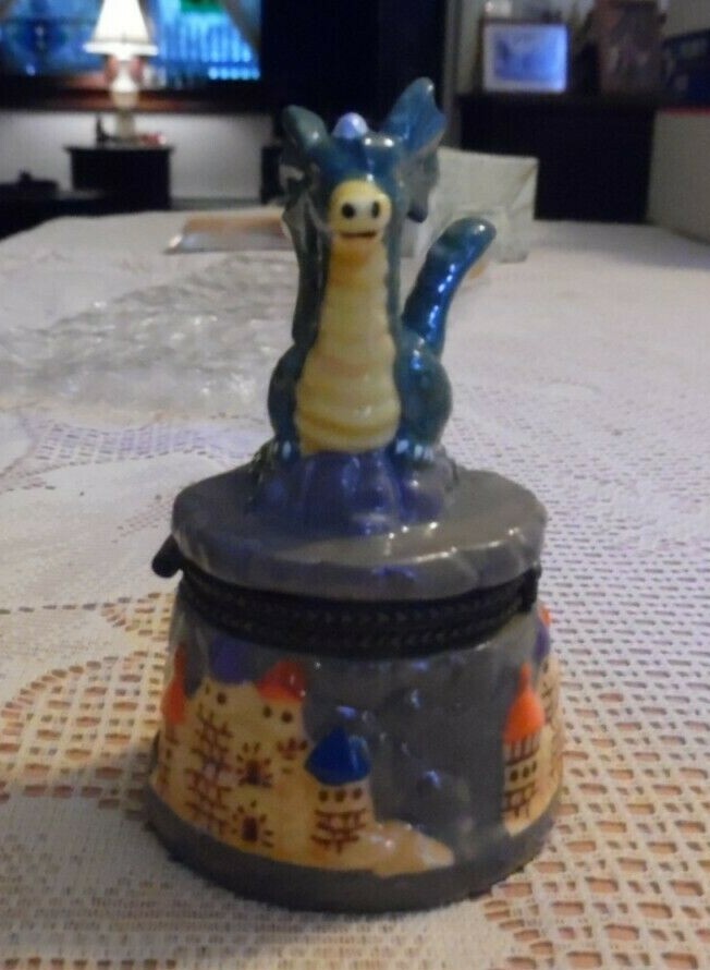 Dragon Hinge Box with wizard and castle 2000