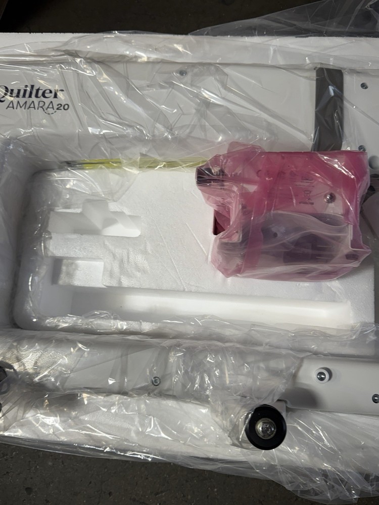 Handi Quilter Amara 20" Quilting Machine on TABLE ( NEW OTHER )